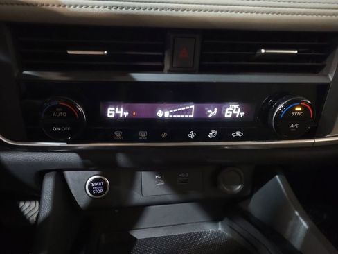 Used 2023 Nissan Rogue SV AWD/4WD image 16
