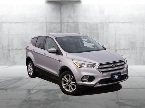 Used 2019 Ford Escape SE image 2