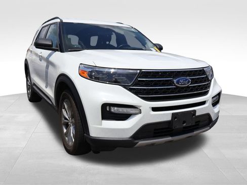 Used 2020 Ford Explorer XLT w/ Equipment Group 202A AWD/4WD image 13