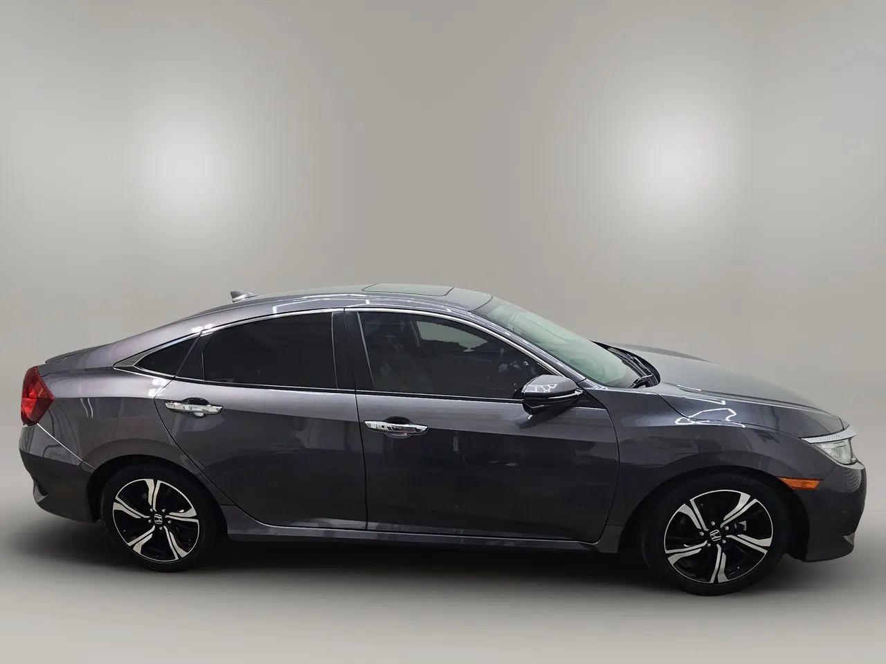 Used 2017 Honda Civic Touring image 3