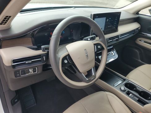 Used 2024 Lincoln Corsair Grand Touring AWD/4WD image 13