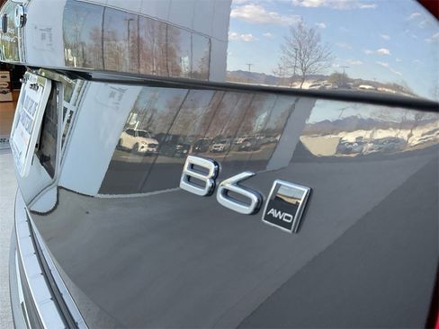 Certified 2023 Volvo XC90 B6 Ultimate w/ Lounge Package image 17