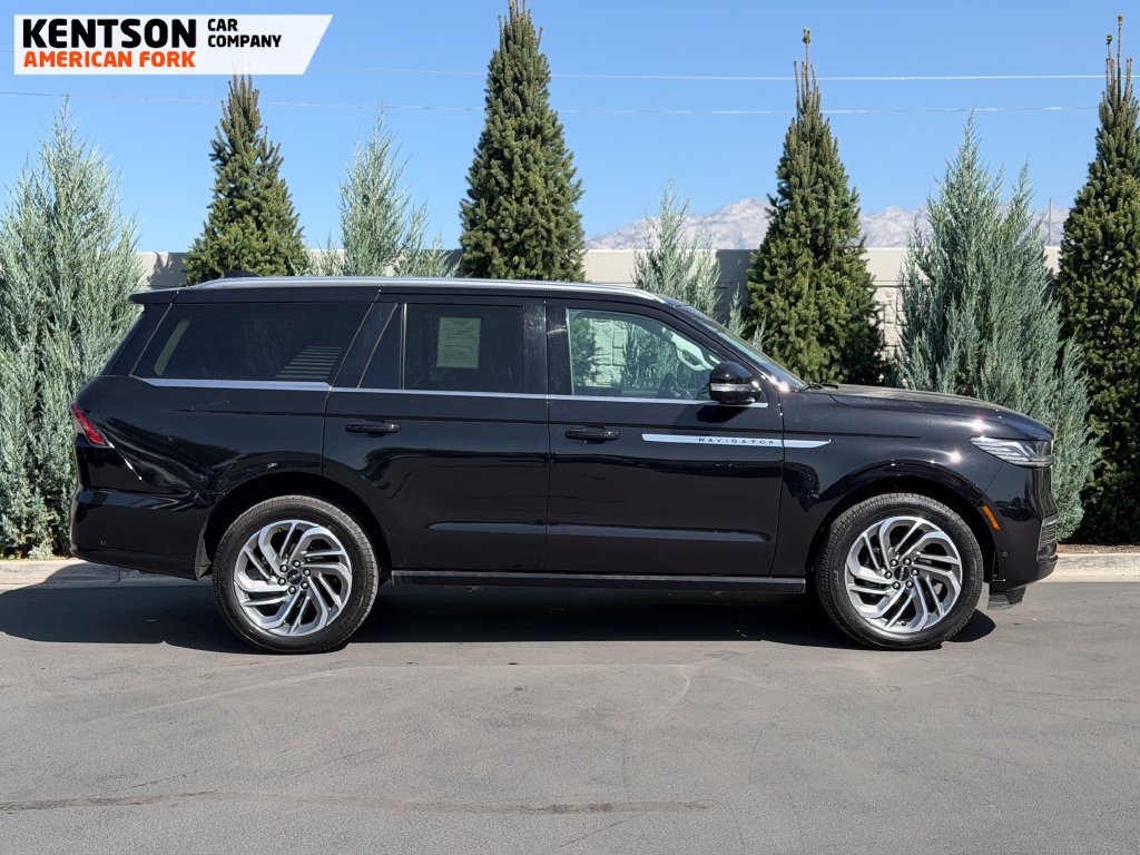 Used 2025 Lincoln Navigator Reserve AWD/4WD image 9
