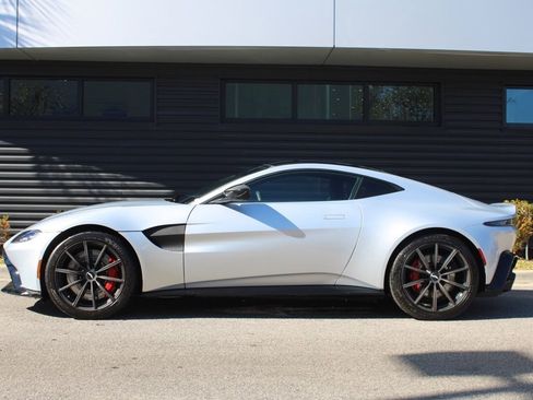 Used 2020 Aston Martin V8 Vantage Coupe image 2