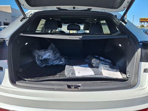 New 2026 Volkswagen Atlas Cross Sport SEL Premium R-Line image 23