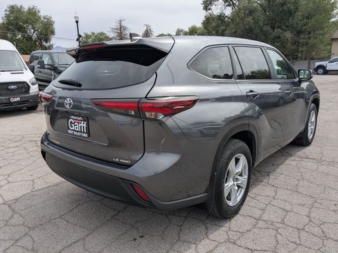 Used 2024 Toyota Highlander LE image 3