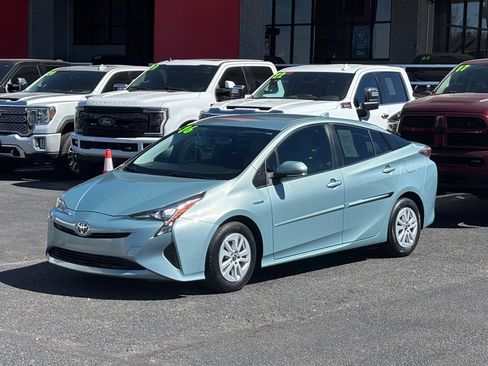 Used 2016 Toyota Prius Two image 1