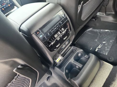 New 2025 Jeep Grand Cherokee L Altitude image 33