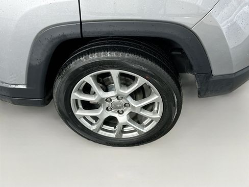 Used 2022 Jeep Compass Latitude AWD/4WD image 11