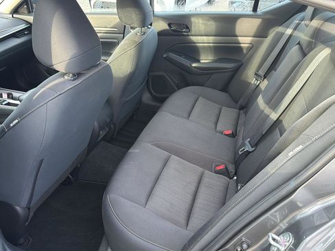 Used 2025 Nissan Altima 2.5 SV FWD image 11