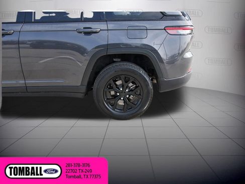 Used 2025 Jeep Grand Cherokee Altitude RWD image 31