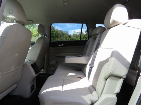 Used 2022 Volkswagen Atlas SE w/ Black Wheel Package image 21