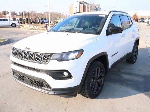 New 2026 Jeep Compass Latitude image 10