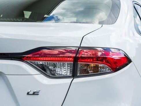 Used 2022 Toyota Corolla LE image 8