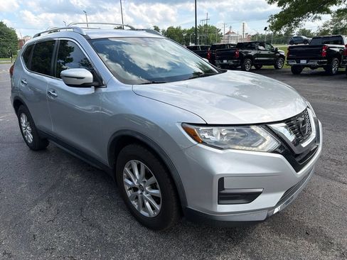 Used 2020 Nissan Rogue SV FWD image 2