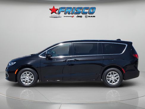 New 2026 Chrysler Pacifica Select image 4