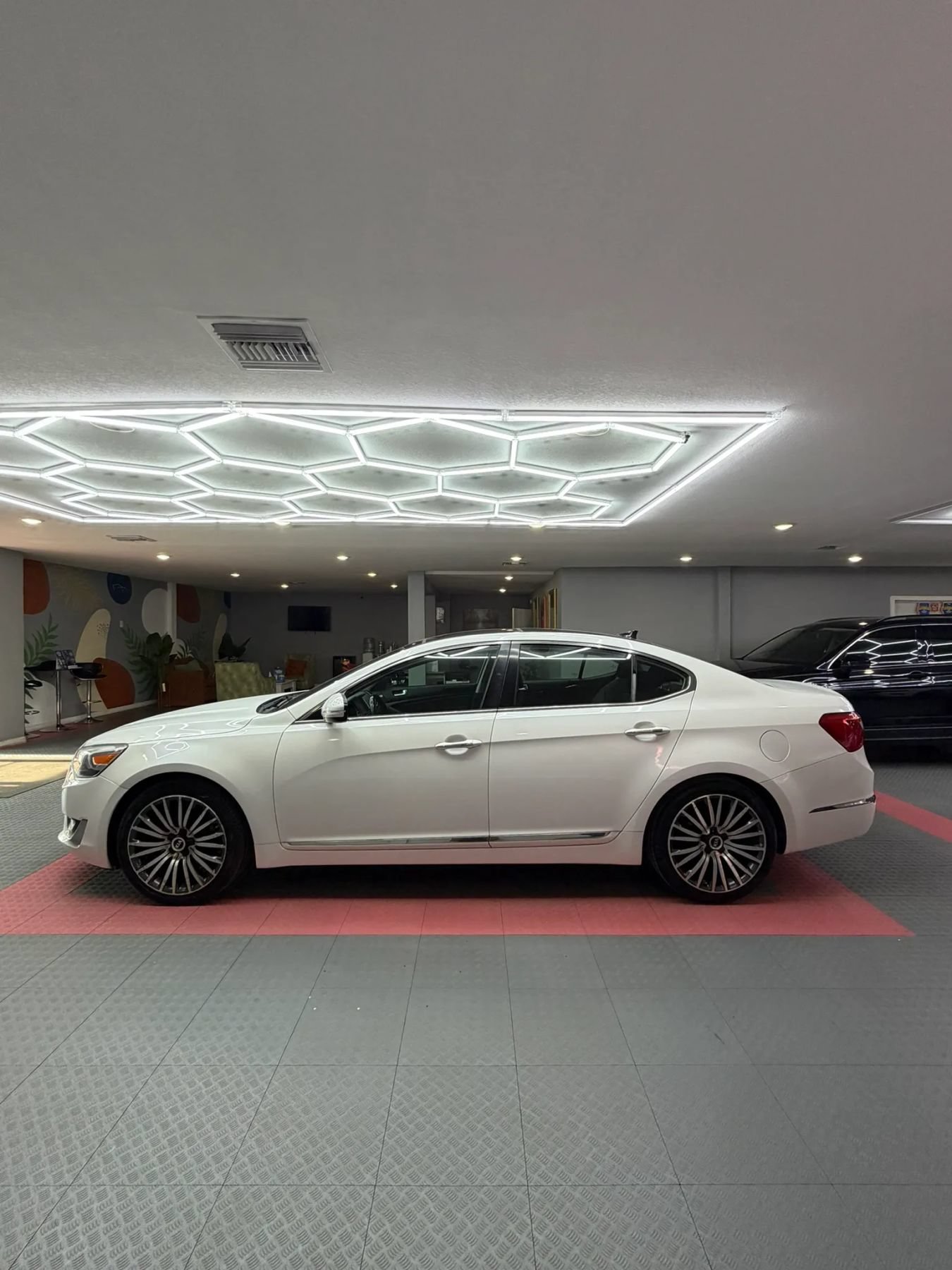 Used 2015 Kia Cadenza Premium w/ Technology Package FWD image 3