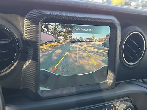 Used 2022 Jeep Gladiator Overland image 30