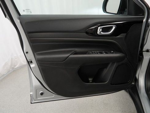 New 2026 Jeep Compass Latitude image 27