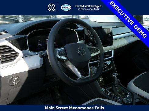 New 2025 Volkswagen Taos SE image 30
