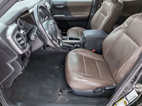 Used 2019 Toyota Tacoma Limited AWD/4WD image 13
