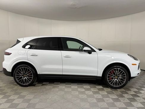 Used 2022 Porsche Cayenne image 4