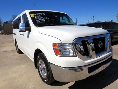 Used 2013 Nissan NV 3500 SV image 3