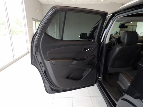 Used 2018 Chevrolet Traverse Premier AWD/4WD image 18
