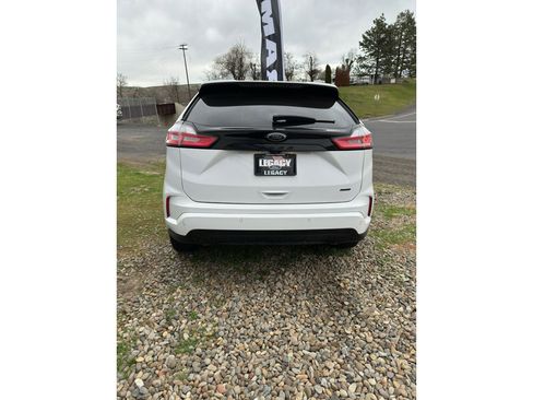 Used 2022 Ford Edge SE w/ Black Appearance Package image 4