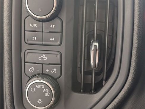 Used 2021 Chevrolet Silverado 1500 Custom Trail Boss image 14