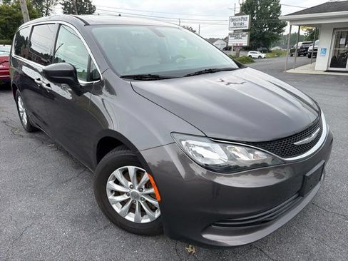 Used 2017 Chrysler Pacifica LX FWD image 6