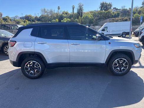 Certified 2024 Jeep Compass Trailhawk w/ Trailhawk Elite Group image 9