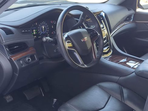 Used 2019 Cadillac Escalade Luxury image 10
