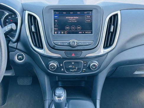 Used 2020 Chevrolet Equinox LT image 16