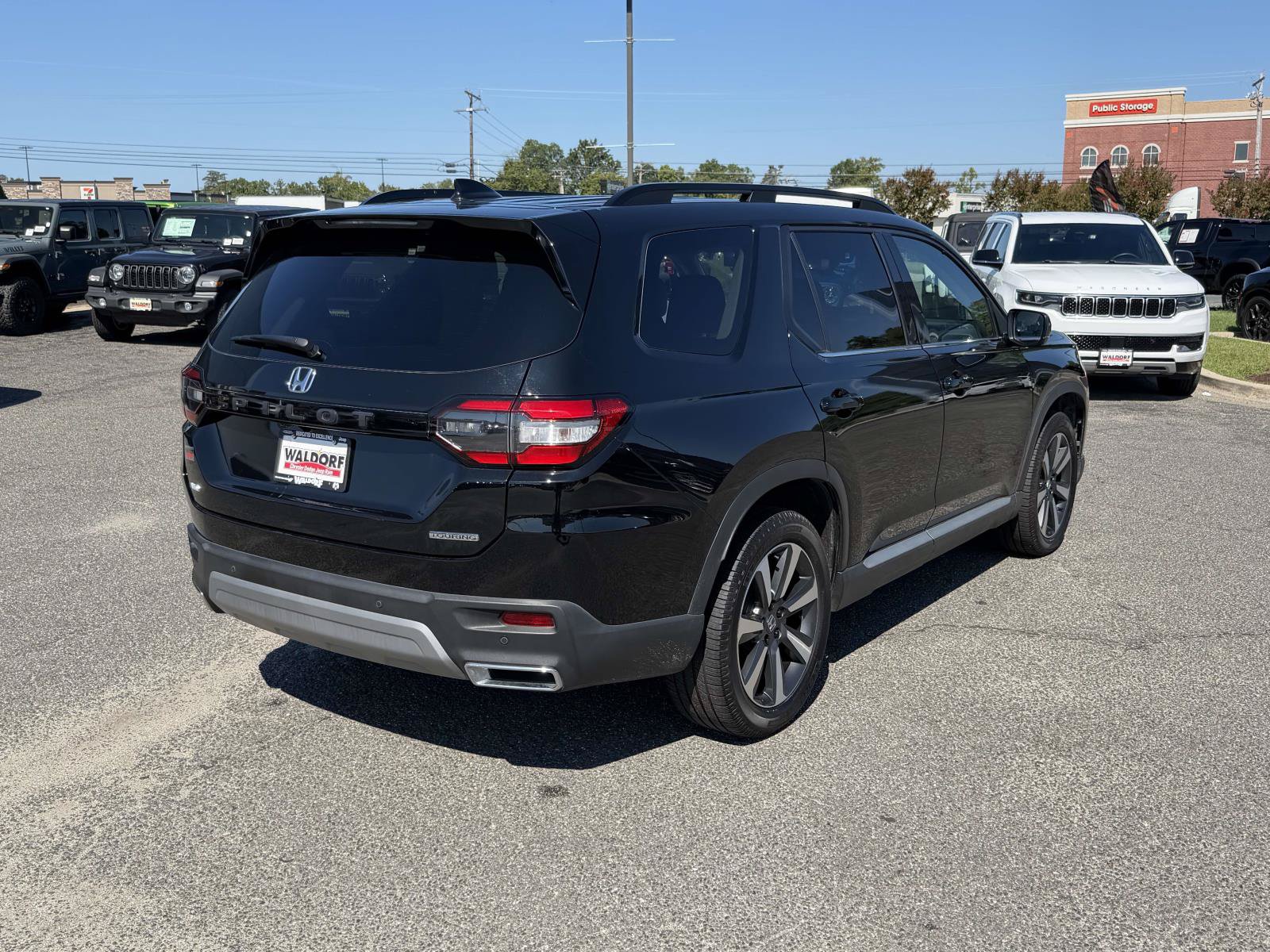 Used 2024 Honda Pilot Touring image 2