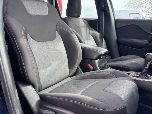 Used 2015 Jeep Cherokee Sport image 15