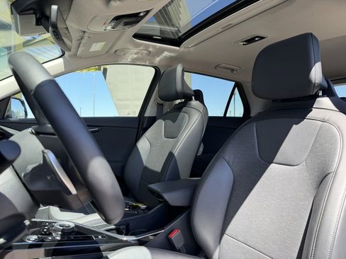 Used 2023 Kia Niro Wave w/ Wave Preserve Package FWD image 32