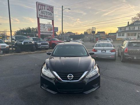 Used 2017 Nissan Altima 2.5 SV image 3