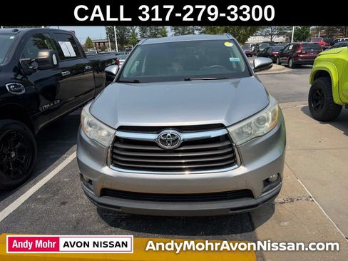 Used 2014 Toyota Highlander XLE FWD image 2