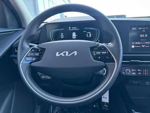 Used 2025 Kia Niro LX FWD image 14