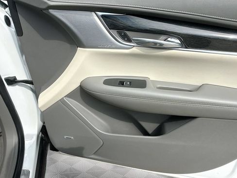 Used 2022 Cadillac XT6 Premium Luxury FWD image 38