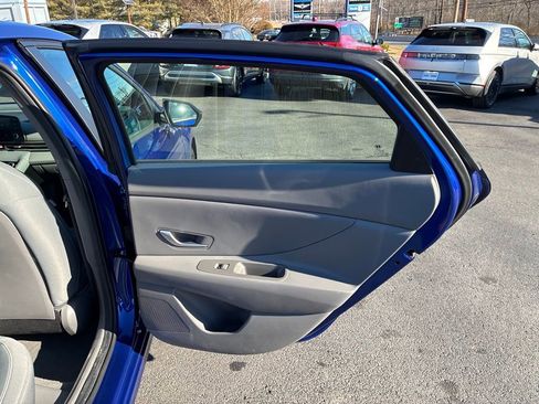Used 2023 Hyundai Elantra SEL image 40