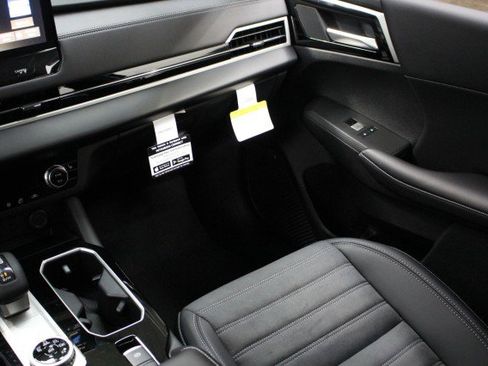 New 2025 Mitsubishi Outlander SE image 22