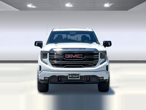 Used 2023 GMC Sierra 1500 AT4 w/ Technology Package AWD/4WD image 6