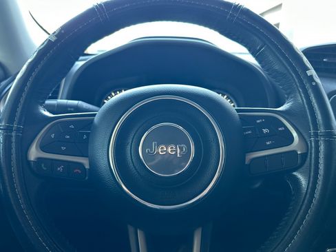 Used 2016 Jeep Renegade Latitude FWD image 23