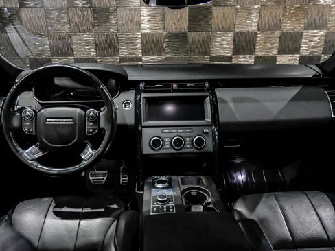 Used 2018 Land Rover Discovery SE AWD/4WD image 16