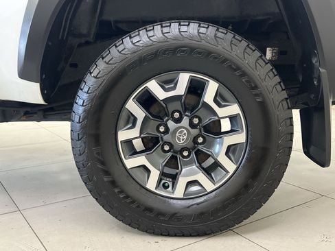 Used 2022 Toyota Tacoma TRD Off-Road w/ TRD Premium Off Road Package AWD/4WD image 11