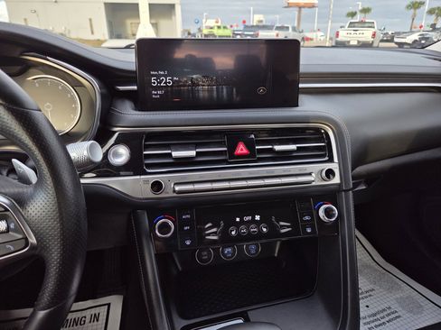 Used 2025 Genesis G70 2.5T image 31