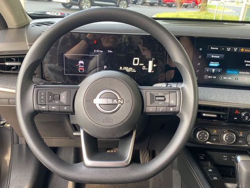 Certified 2025 Nissan Kicks SV AWD/4WD image 31