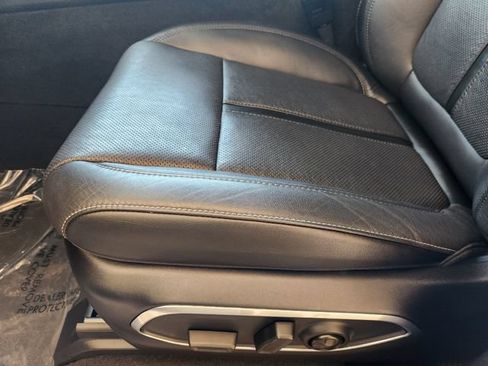 Used 2025 Jeep Wagoneer L Series II AWD/4WD image 24